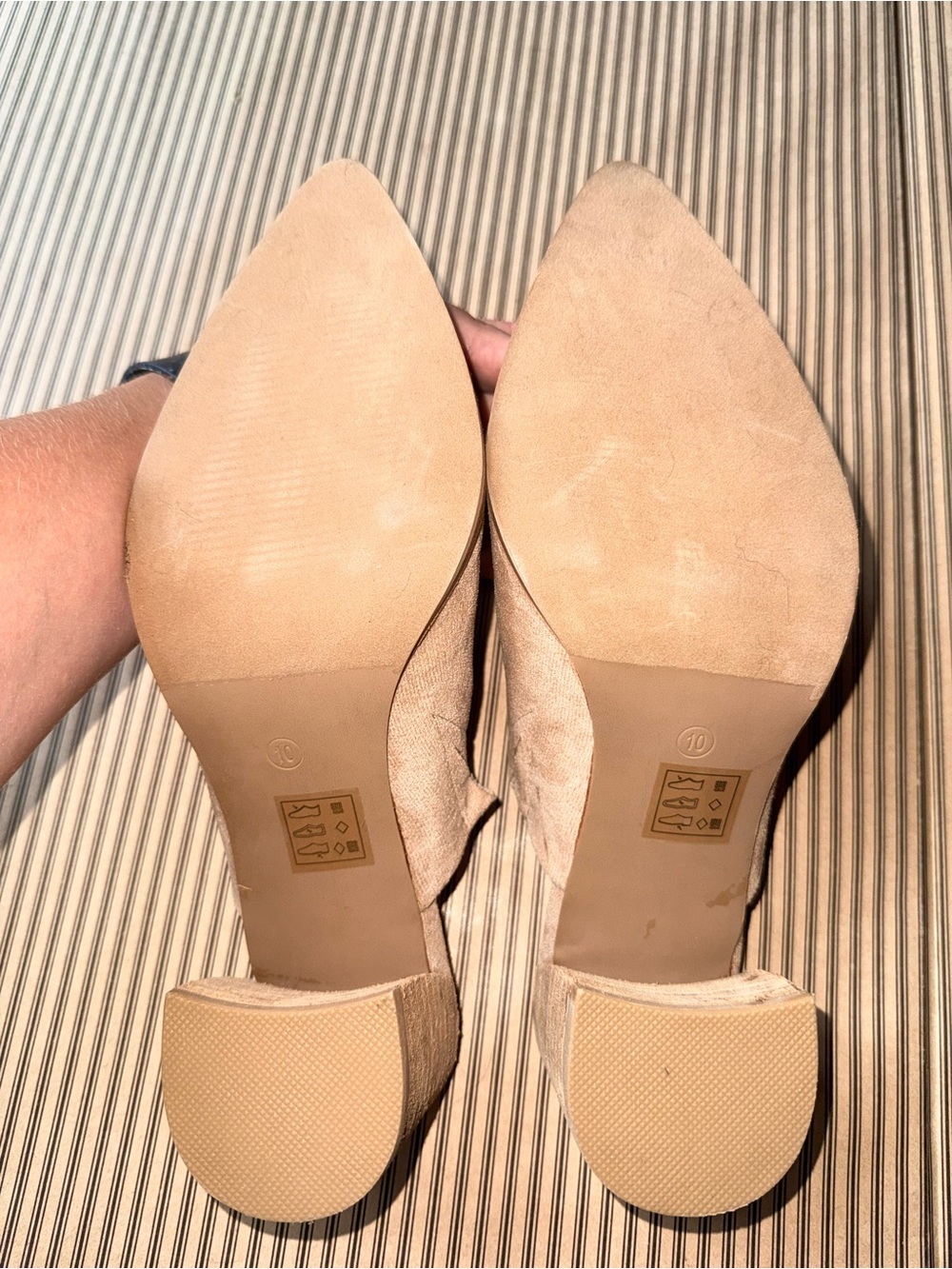 BEAST FASHION Women's Tan Suede Pointed Slip-On Mules - Picture 5 of 5